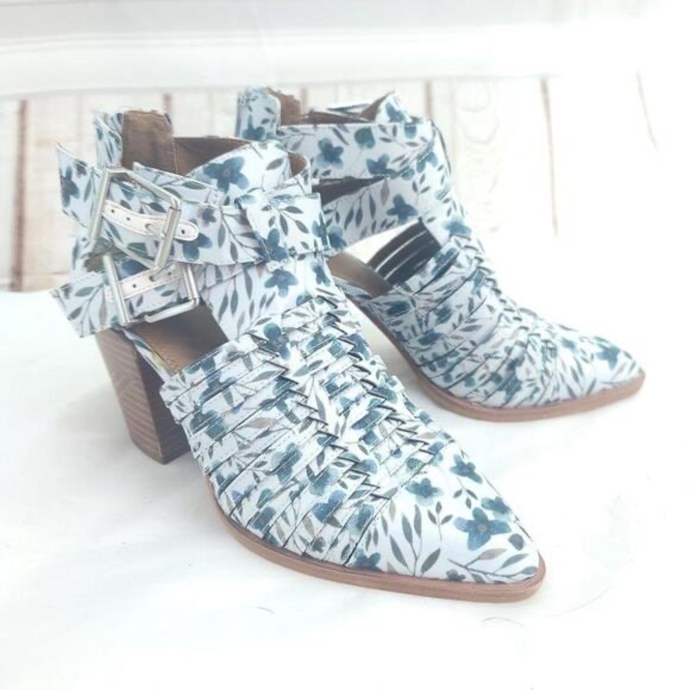 Gianni Bini‎ Floral Cutout Heeled Booties Women's Size 7M Buckle Zipper $189